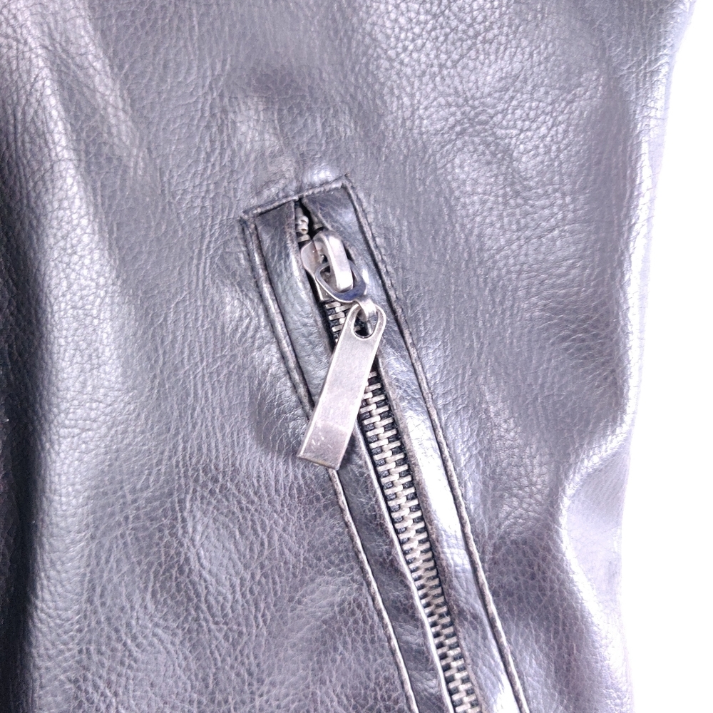 Vest - Moda International Leather Vest - Picture 10 of 12